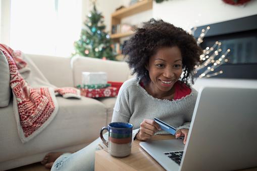 woman shopping with laptop